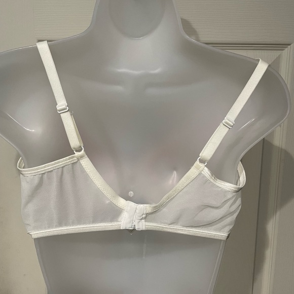 Secret Treasures Plus Size Pink and White Floral Lace Bra - Picture 4 of 7